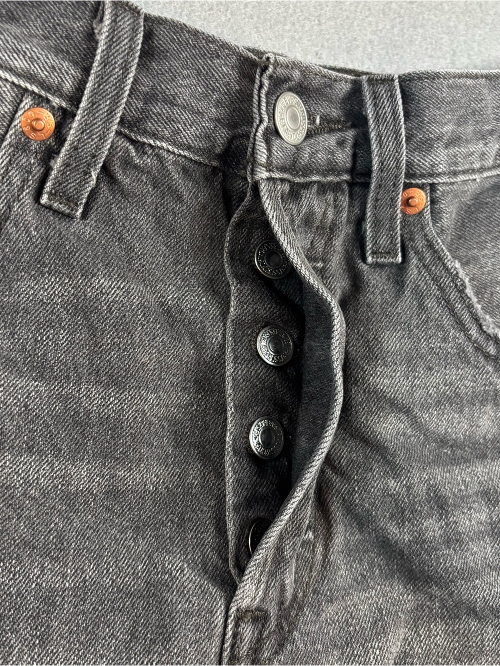 Levi’s 501 Washed Black Denim Cutoff Button Fly Shorts - Picture 2 of 8